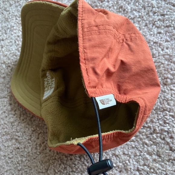Reversible The North Face Hat - adjustable - Picture 2 of 5